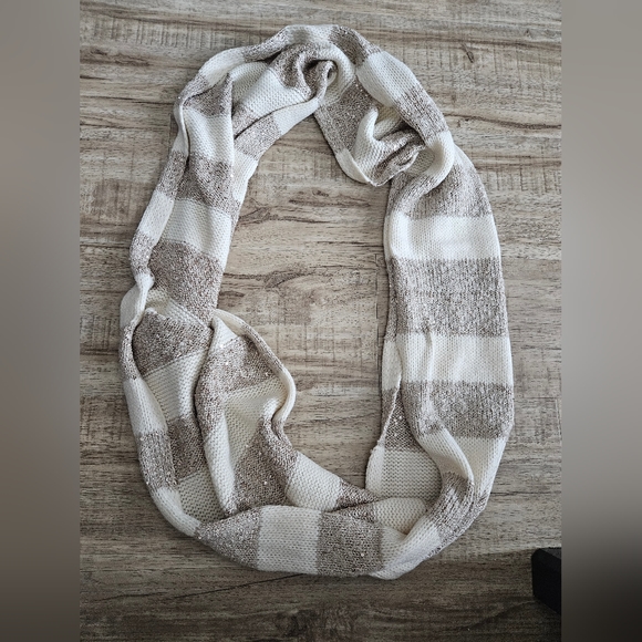 Women's Scarf - Picture 1 of 2